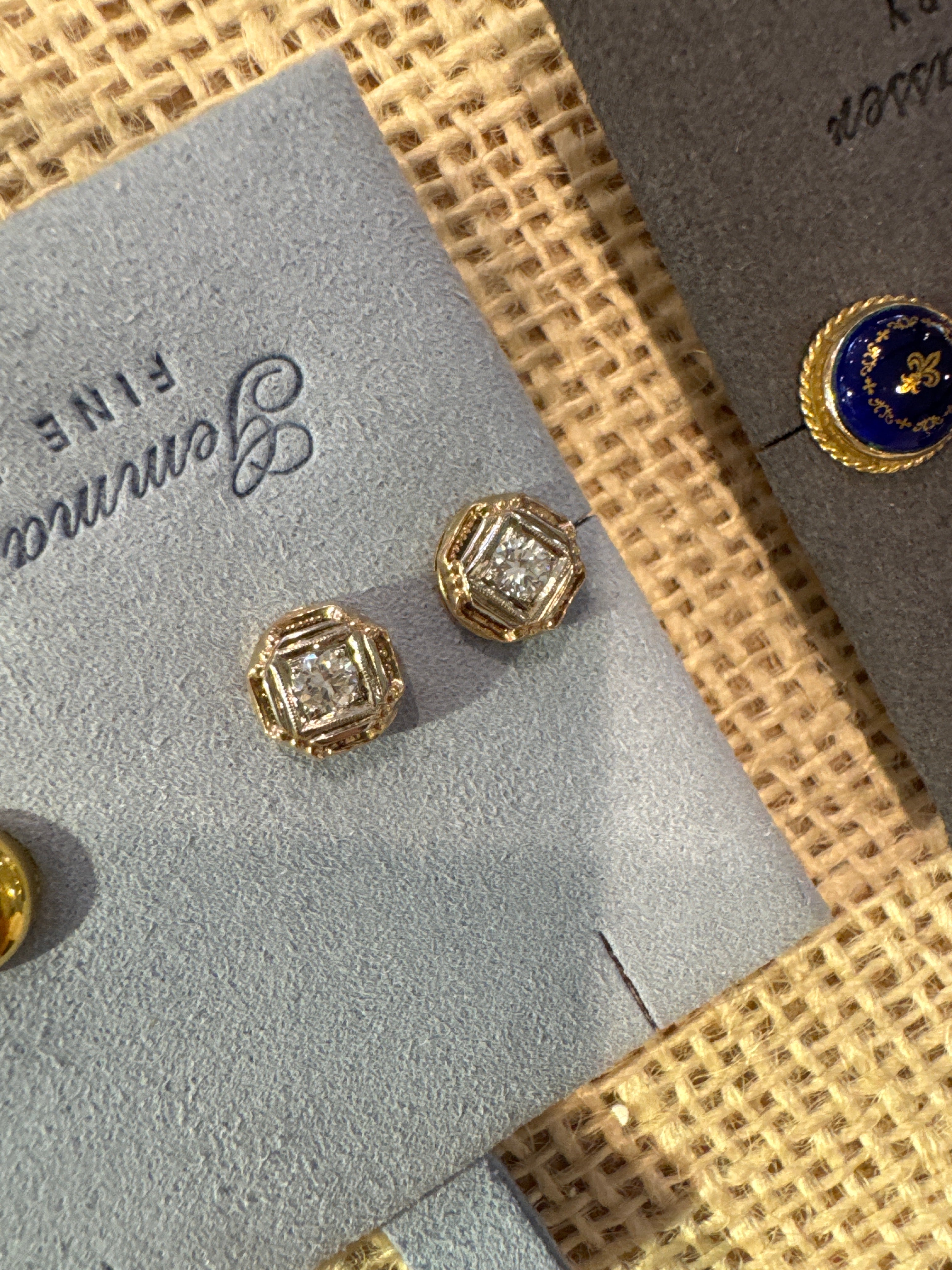 Deco two tone stud earring with little diamond