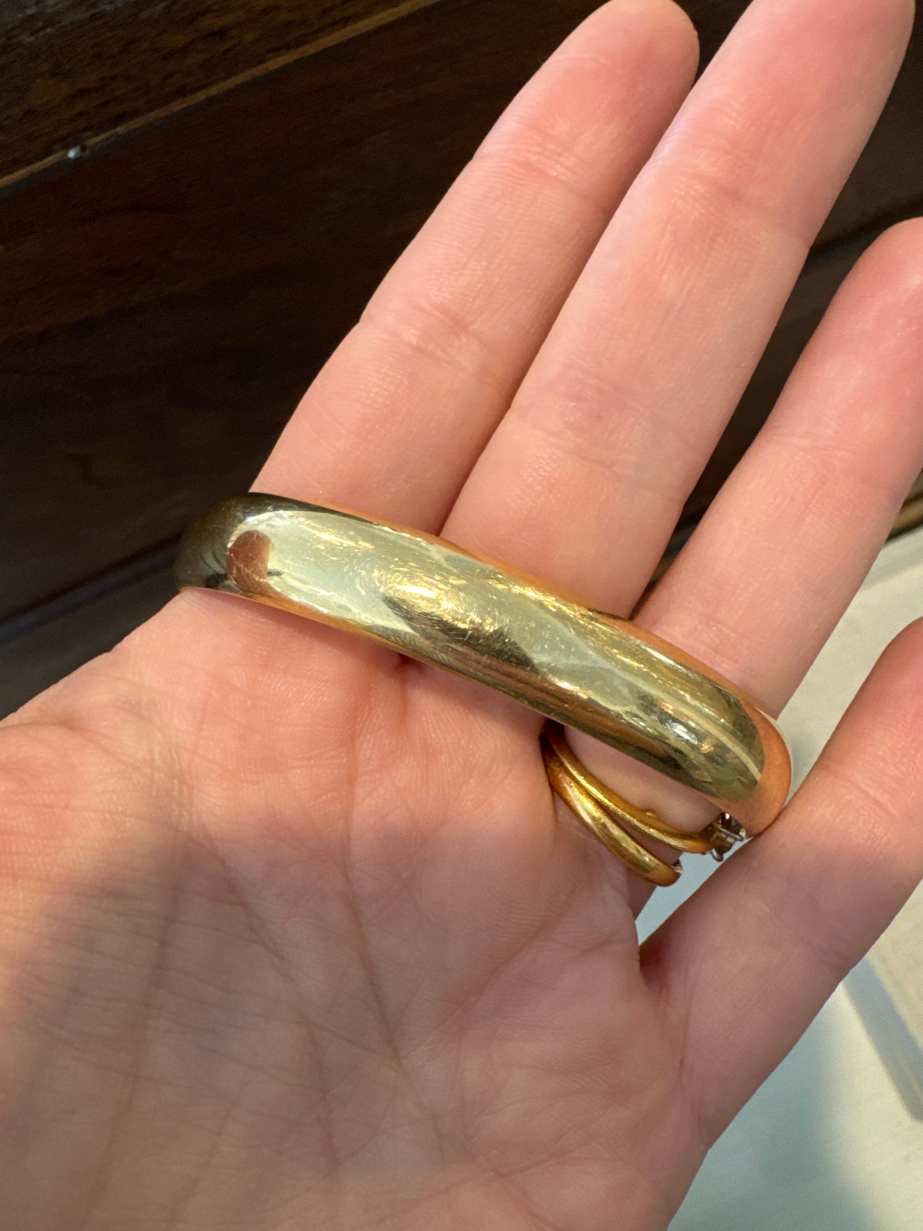 46283 14k 1950s gold bangle bracelet