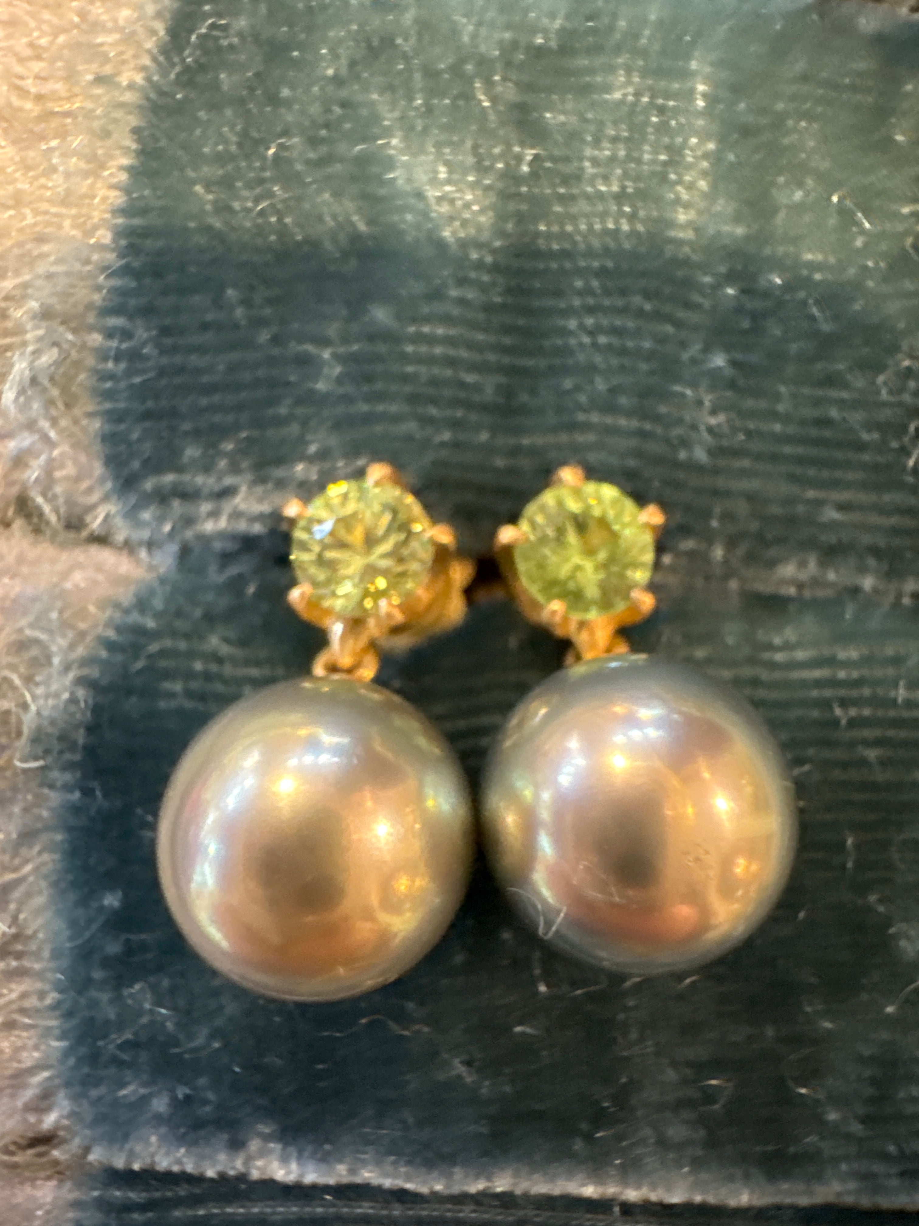 Elva Tsavorite green garnet and Tahitian pearl earrings 18k