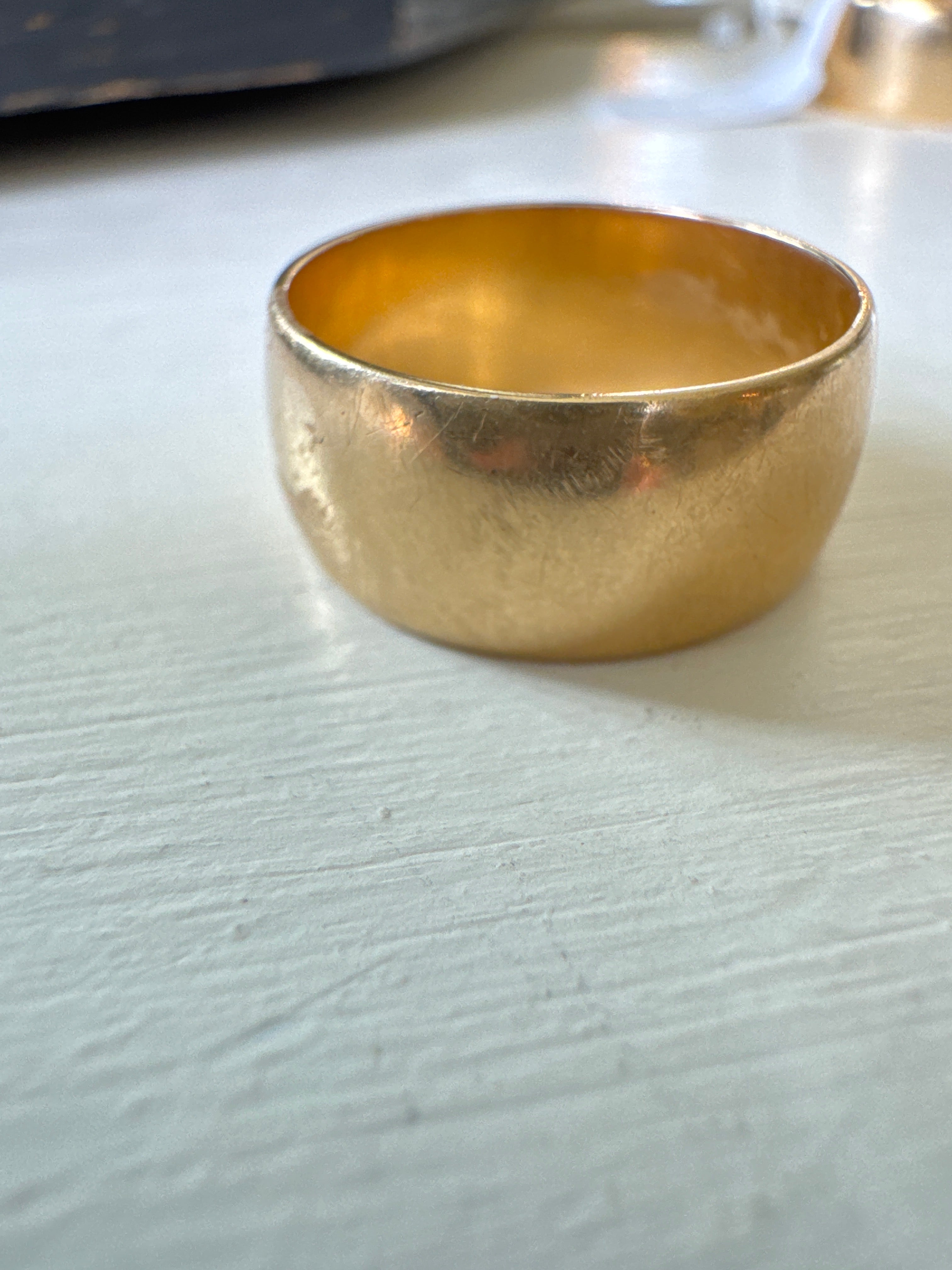 Wide gold band size 5.75 / 5.1g 14k 46210