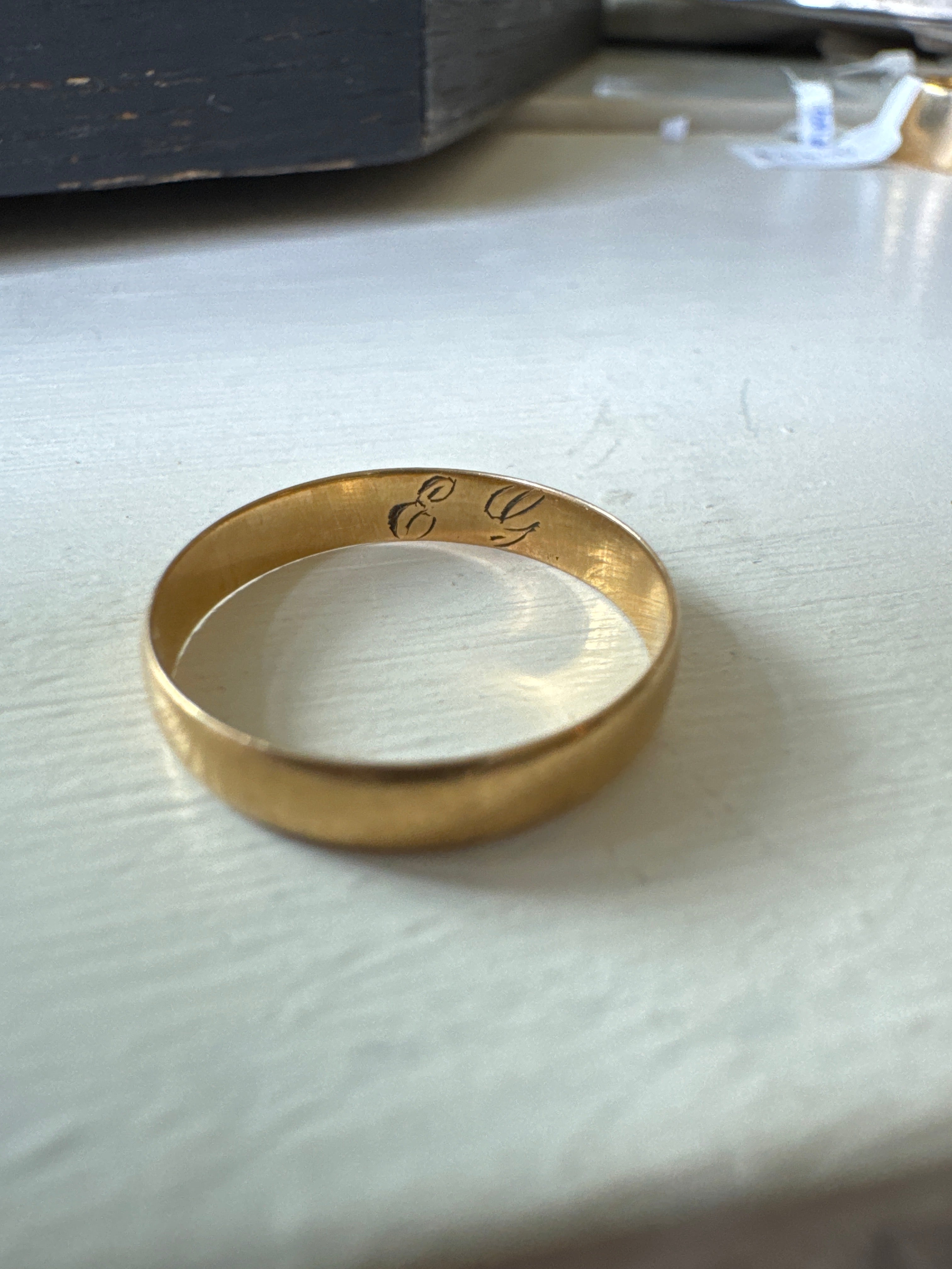 18k yellow gold band size 7 ‘EG’ 46212