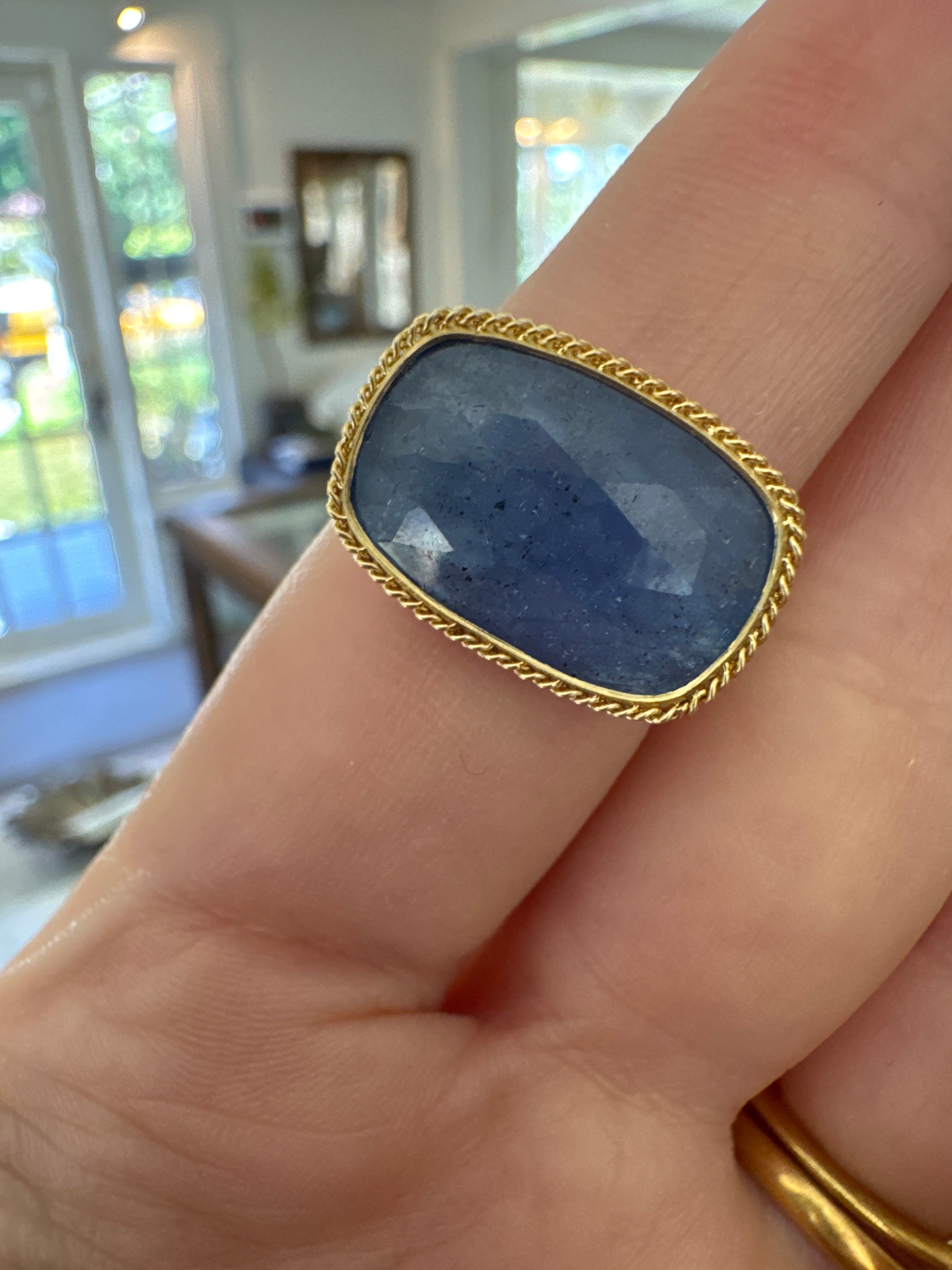 Amali tanzanite ring (lila hold)